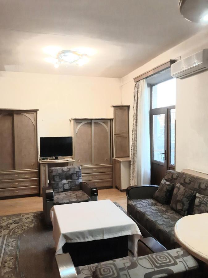 Greet Apartament In The Small Centre Apartment Ереван Екстериор снимка