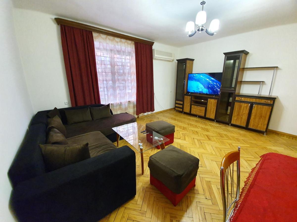 Greet Apartament In The Small Centre Apartment Ереван Екстериор снимка