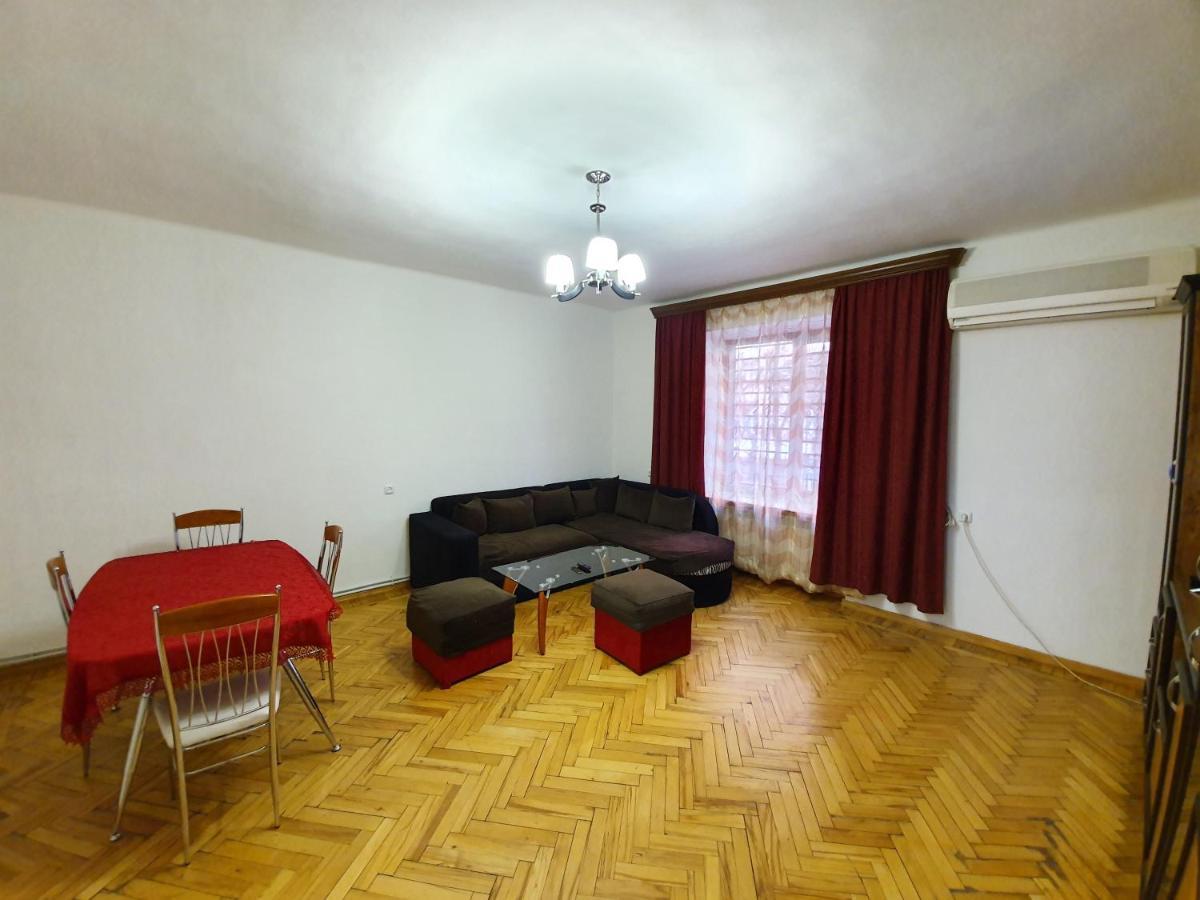 Greet Apartament In The Small Centre Apartment Ереван Екстериор снимка