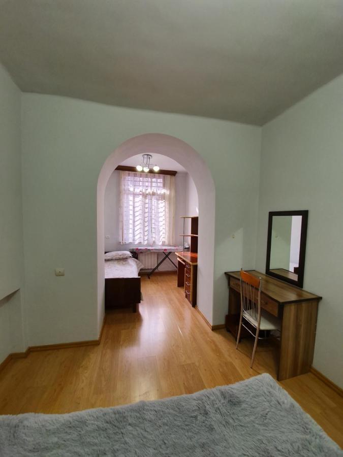 Greet Apartament In The Small Centre Apartment Ереван Екстериор снимка