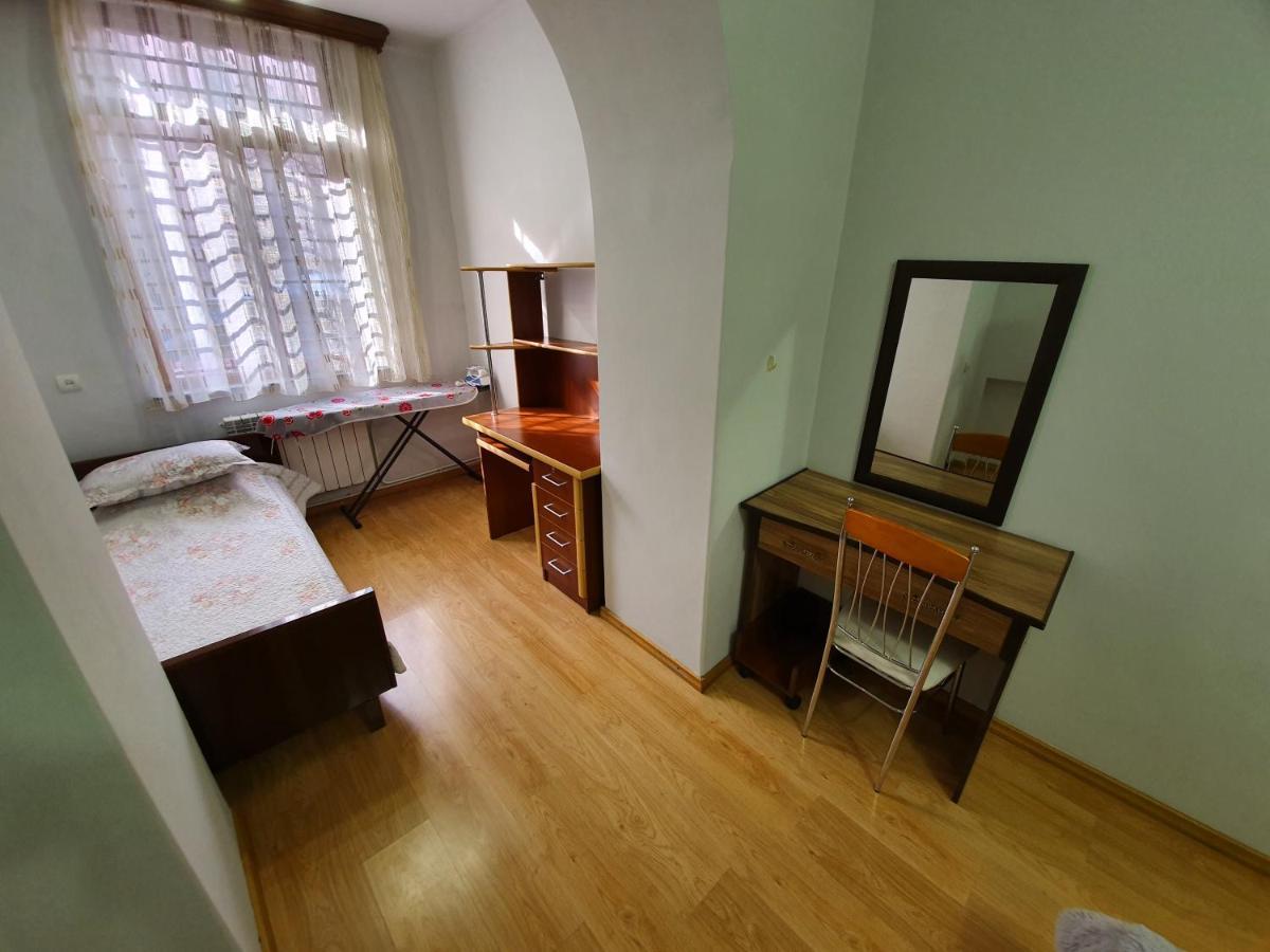 Greet Apartament In The Small Centre Apartment Ереван Екстериор снимка