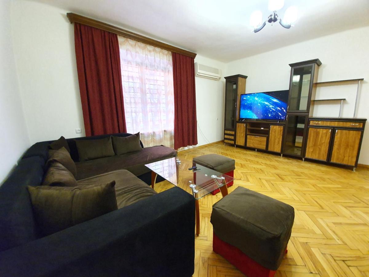 Greet Apartament In The Small Centre Apartment Ереван Екстериор снимка