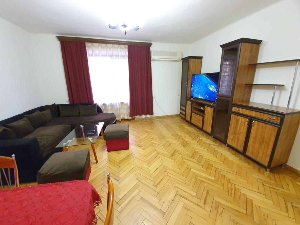 Greet Apartament In The Small Centre Apartment Ереван Екстериор снимка