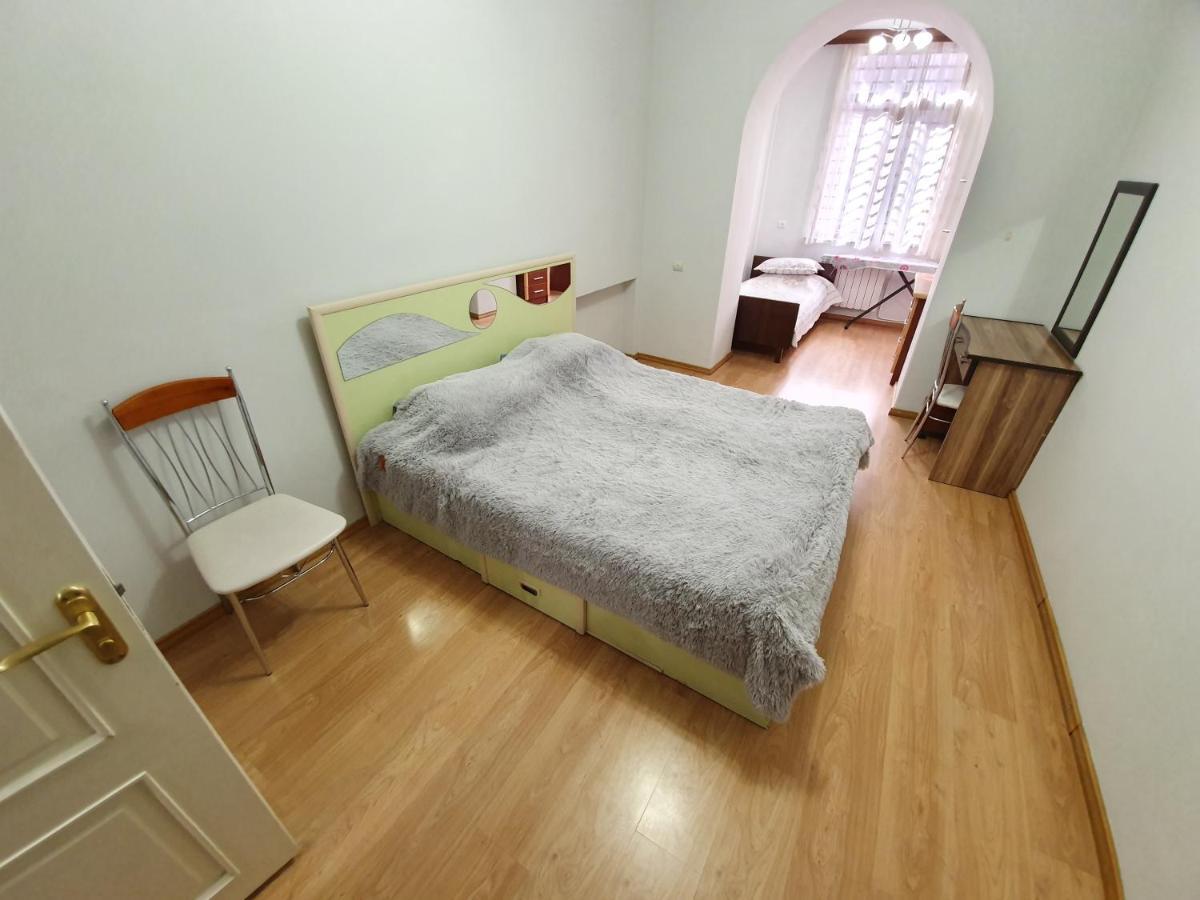 Greet Apartament In The Small Centre Apartment Ереван Екстериор снимка